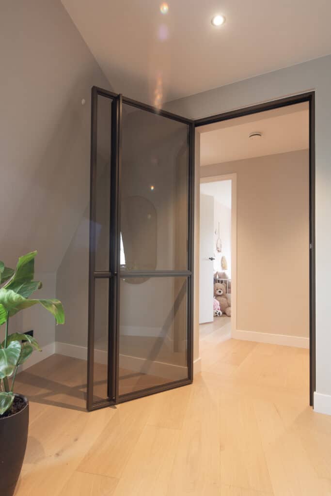 scharnierdeur met rookglas